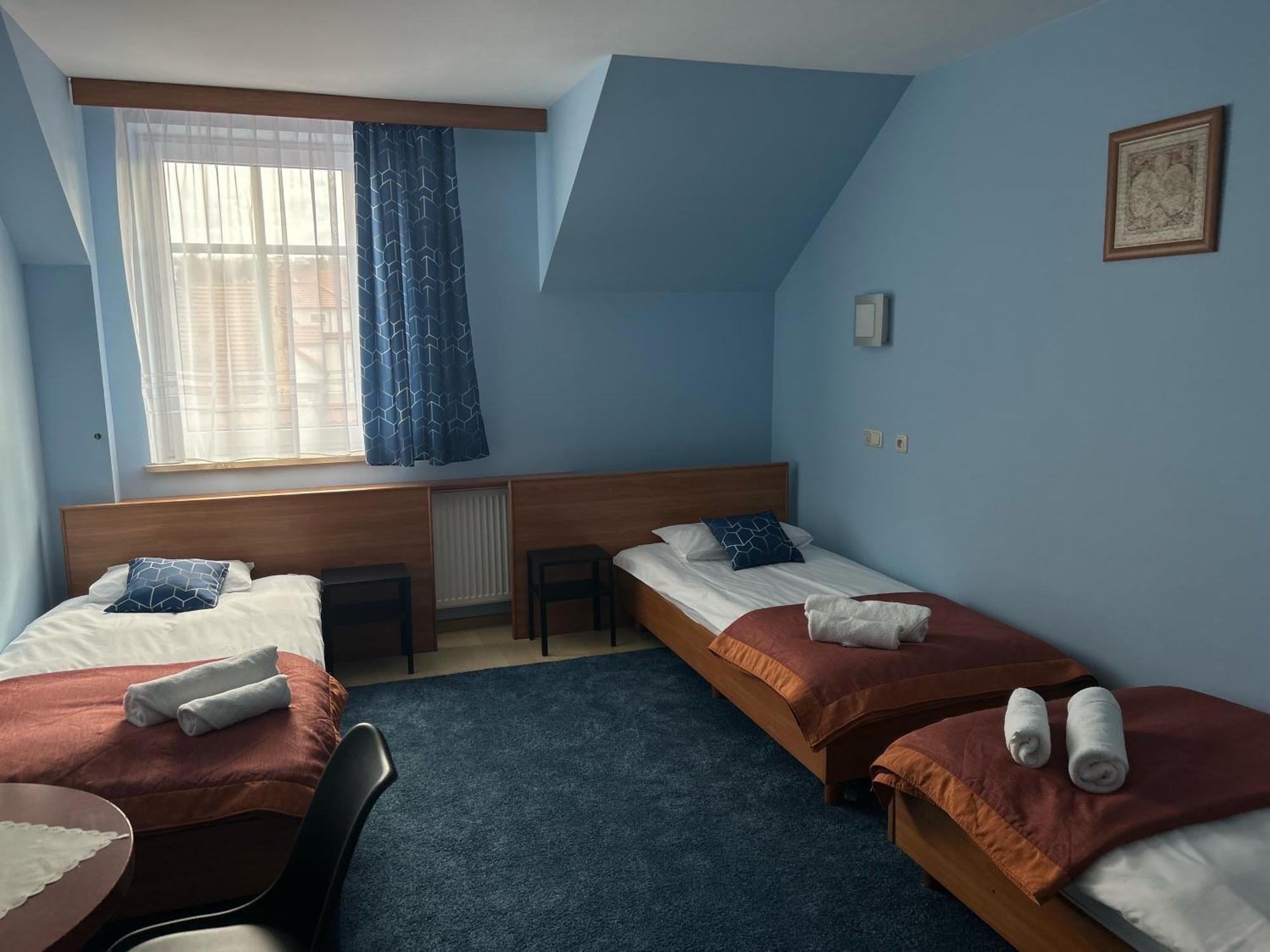 Apart Hotel Sutoris Bochnia Bagian luar foto