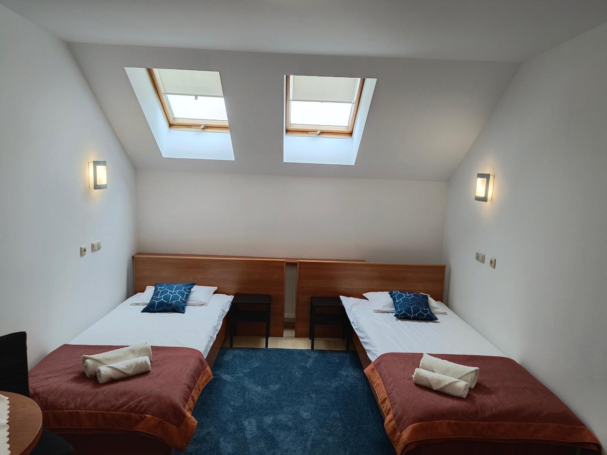 Apart Hotel Sutoris Bochnia Bagian luar foto