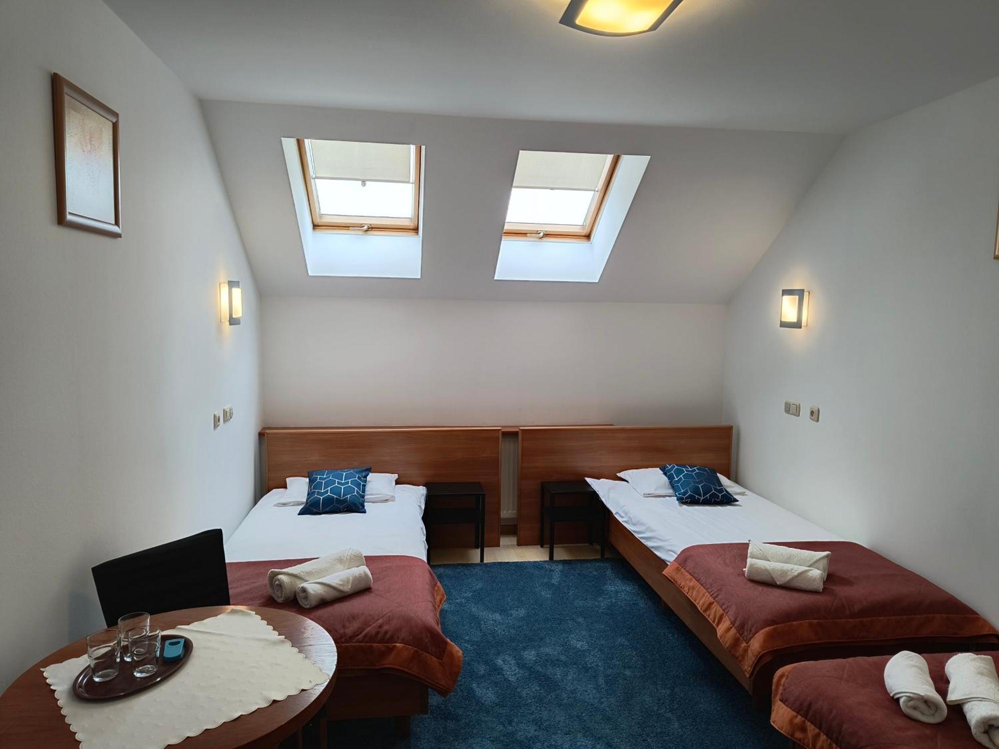 Apart Hotel Sutoris Bochnia Bagian luar foto