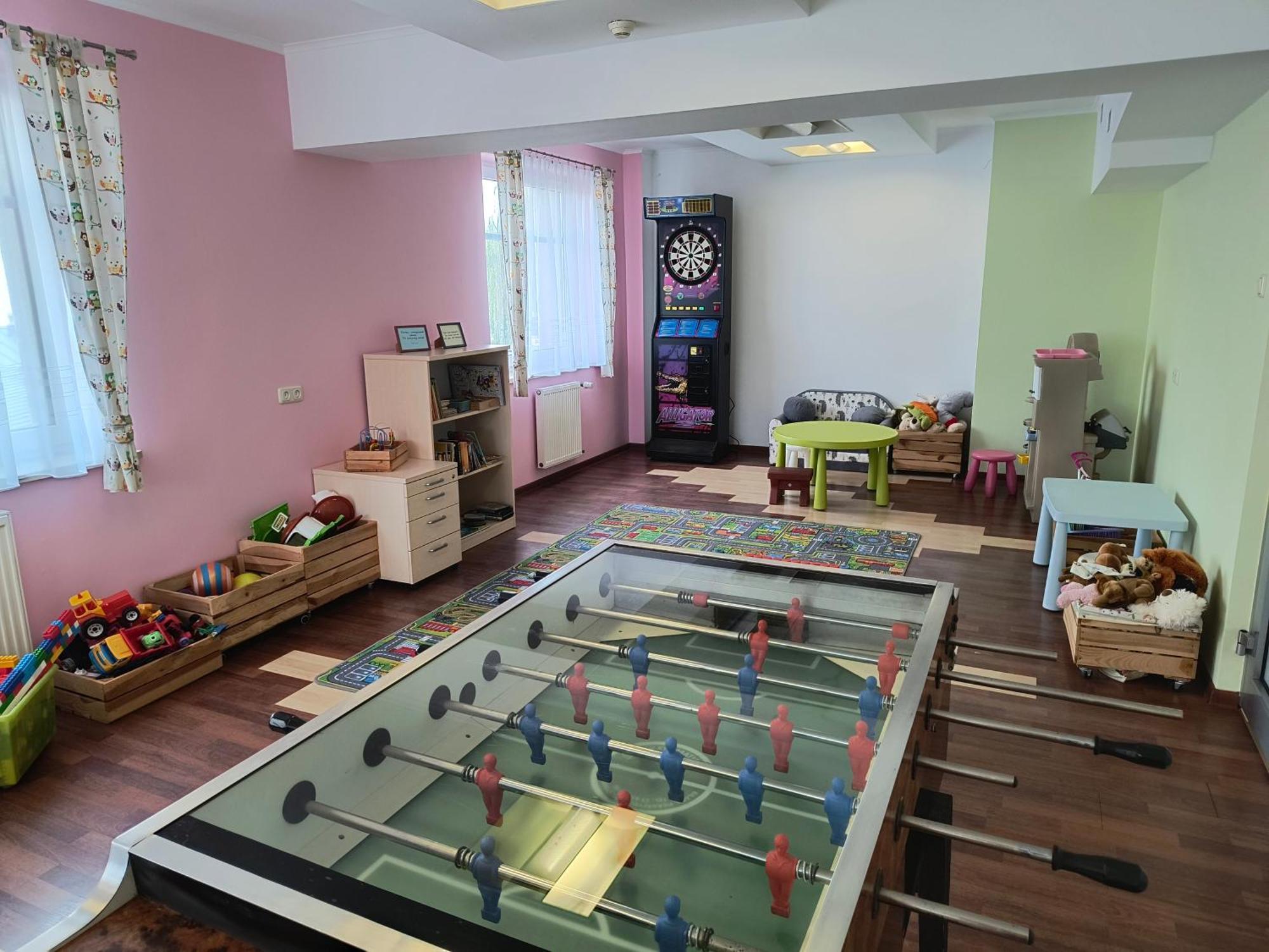 Apart Hotel Sutoris Bochnia Bagian luar foto