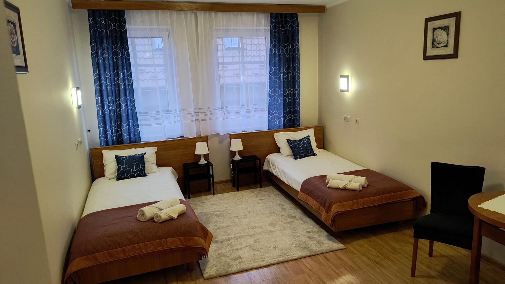 Apart Hotel Sutoris Bochnia Bagian luar foto
